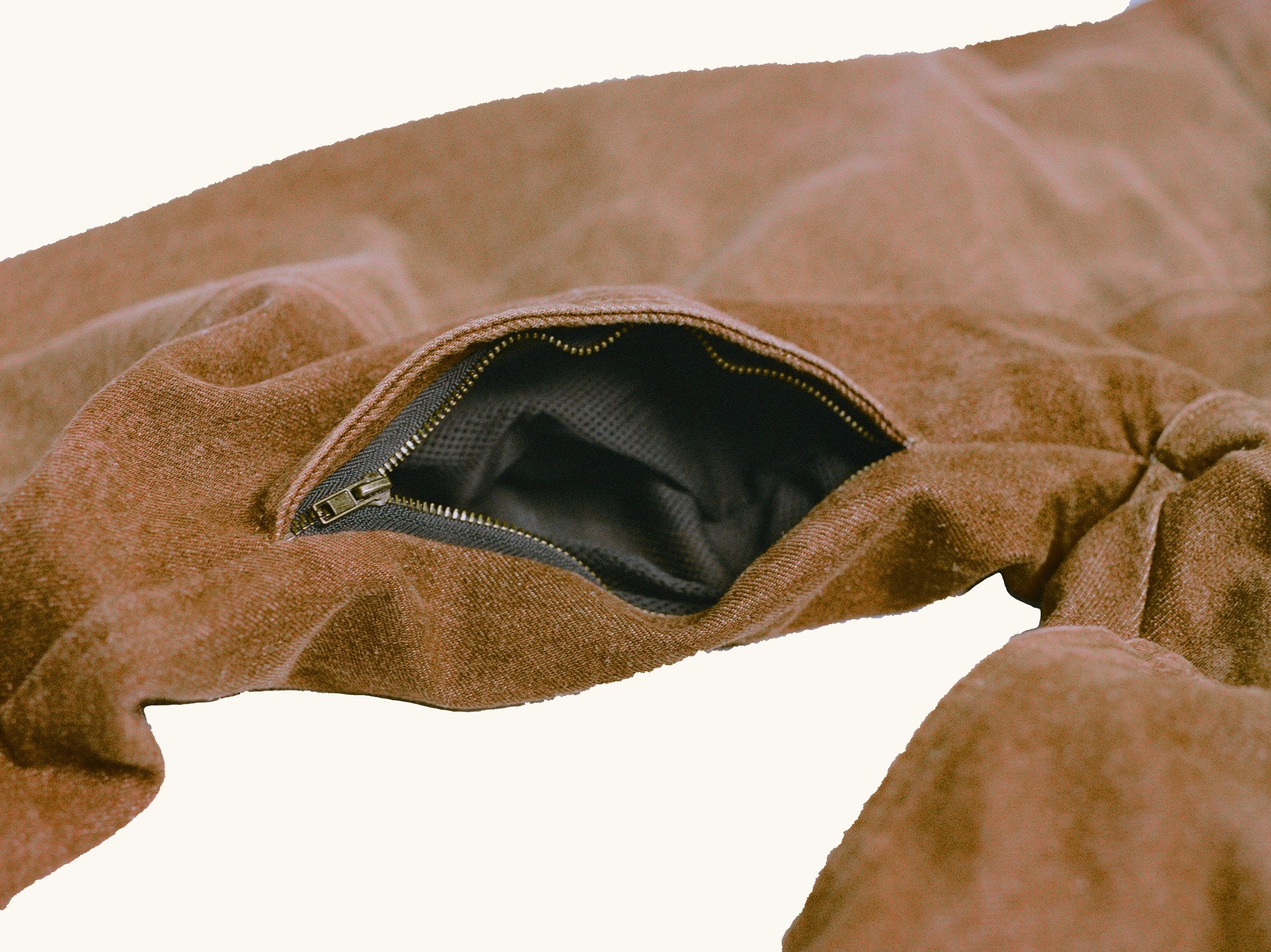Zip-up mesh vent open at the inner thigh, showing the breathable mesh panel